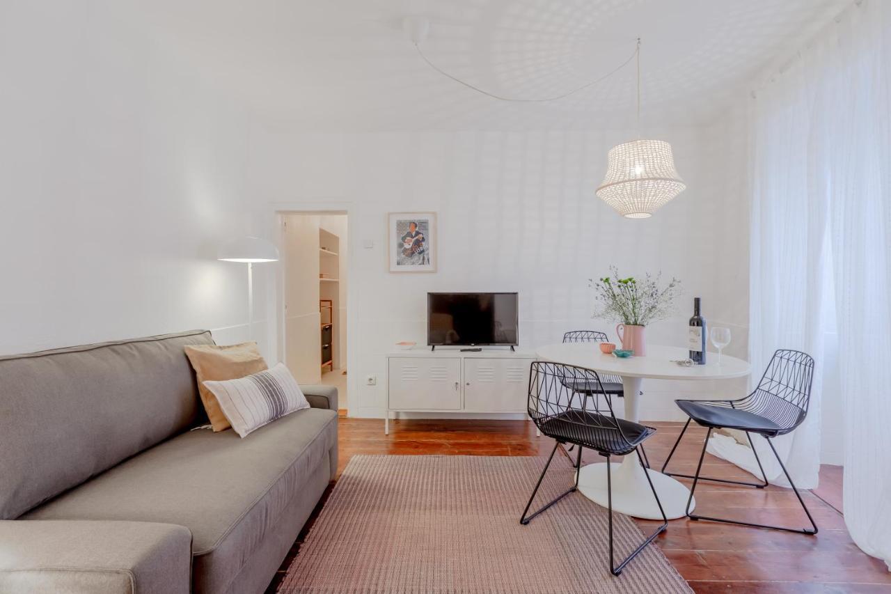 Typical Alfama Apartment, By Timecooler Lejlighed